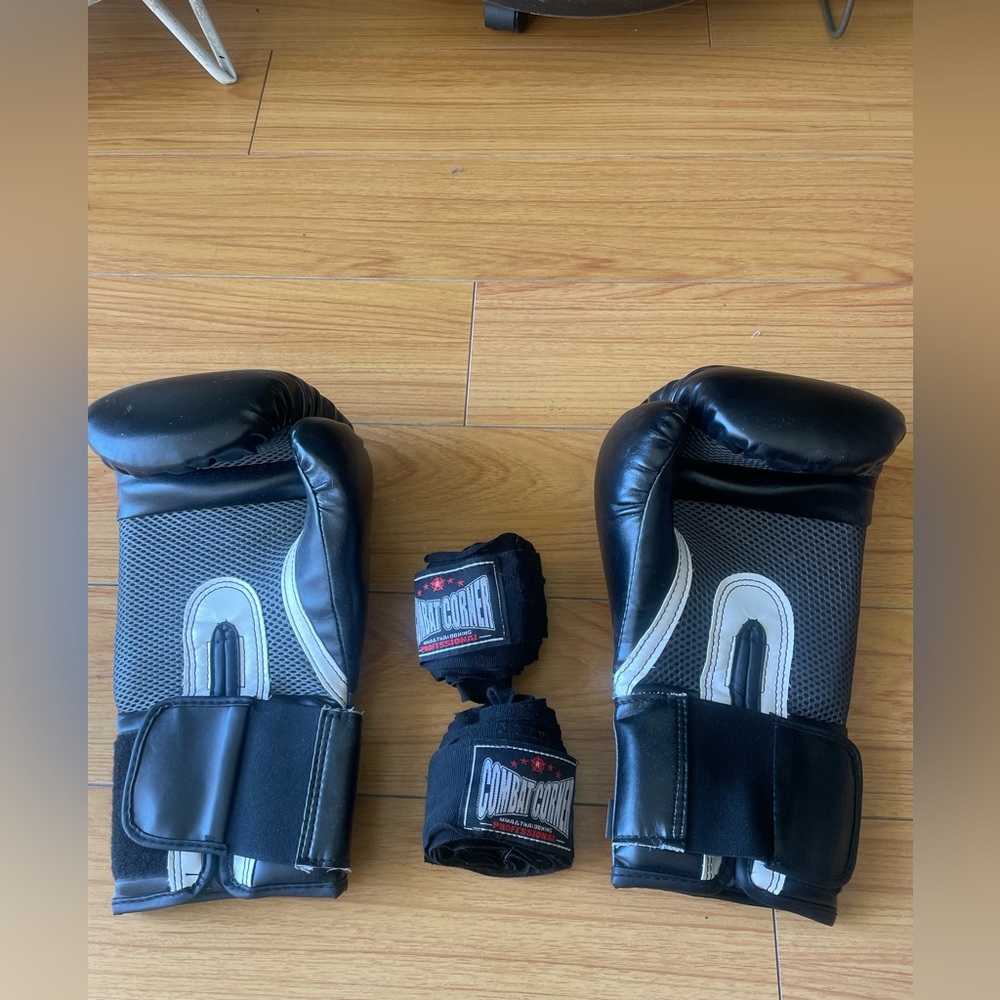 Everlast Pro Style Training Gloves - 12 Ounces and Combat Corner Boxing Wraps